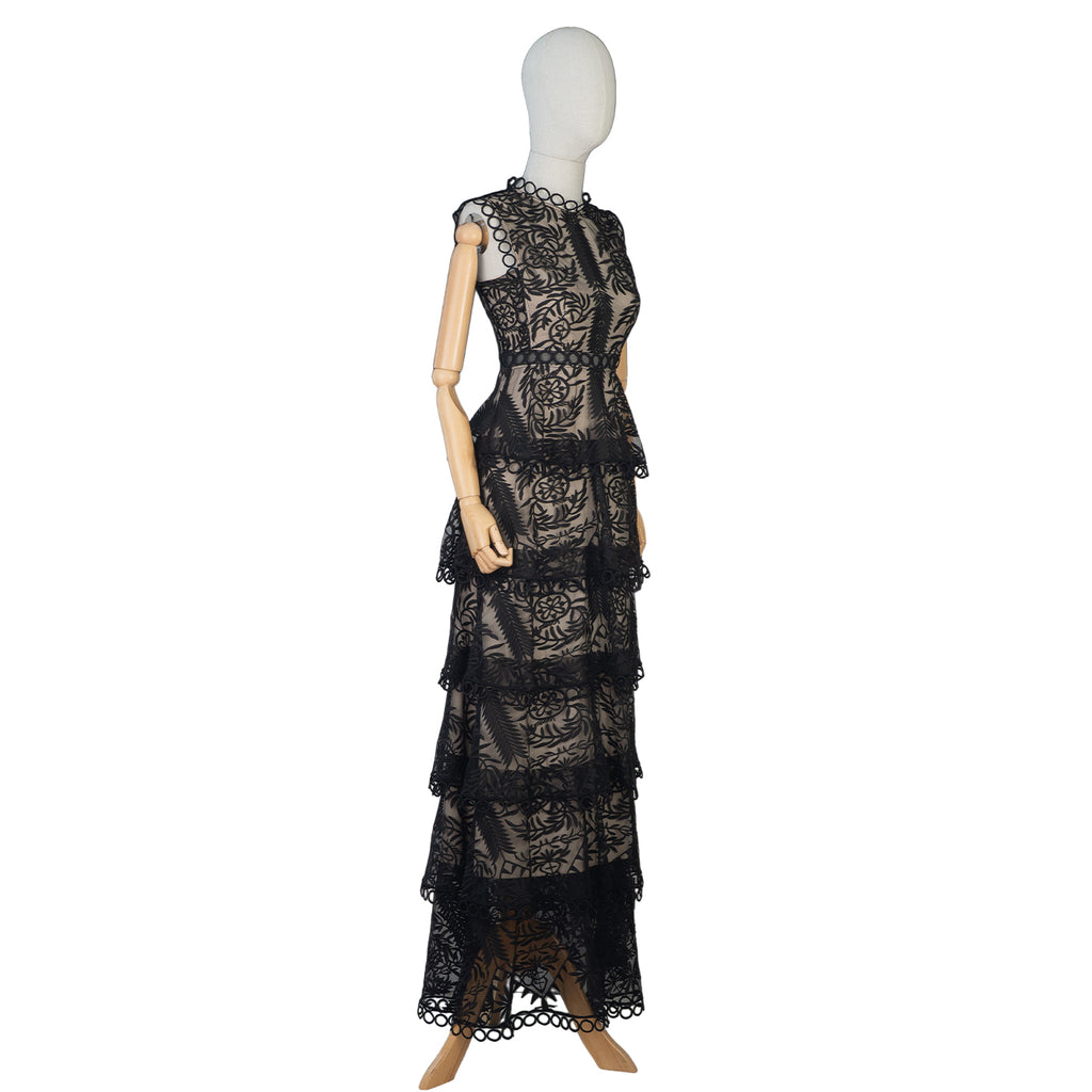Black Lace Evening Dress – Feminine and Striking