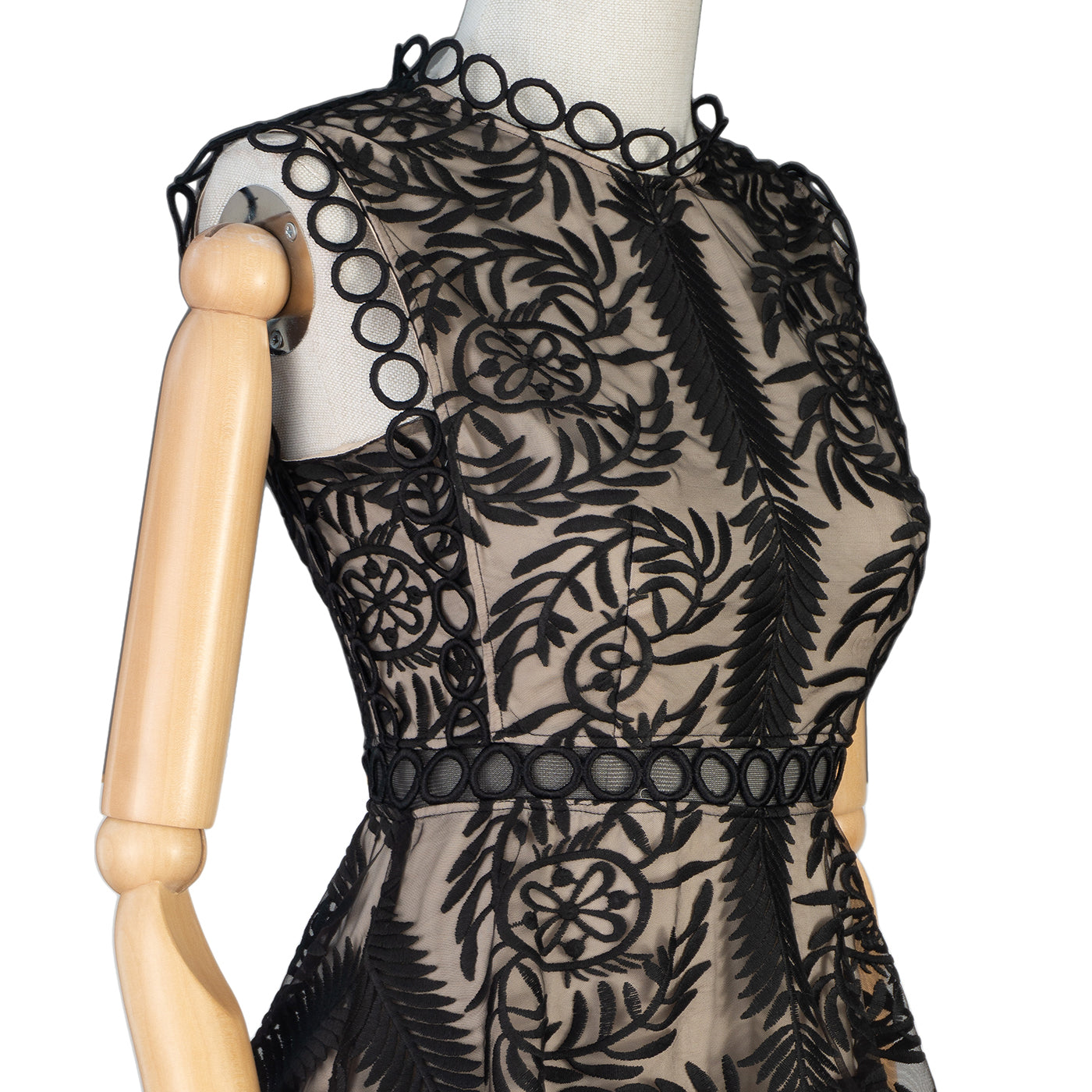 Black Lace Evening Dress – Feminine and Striking