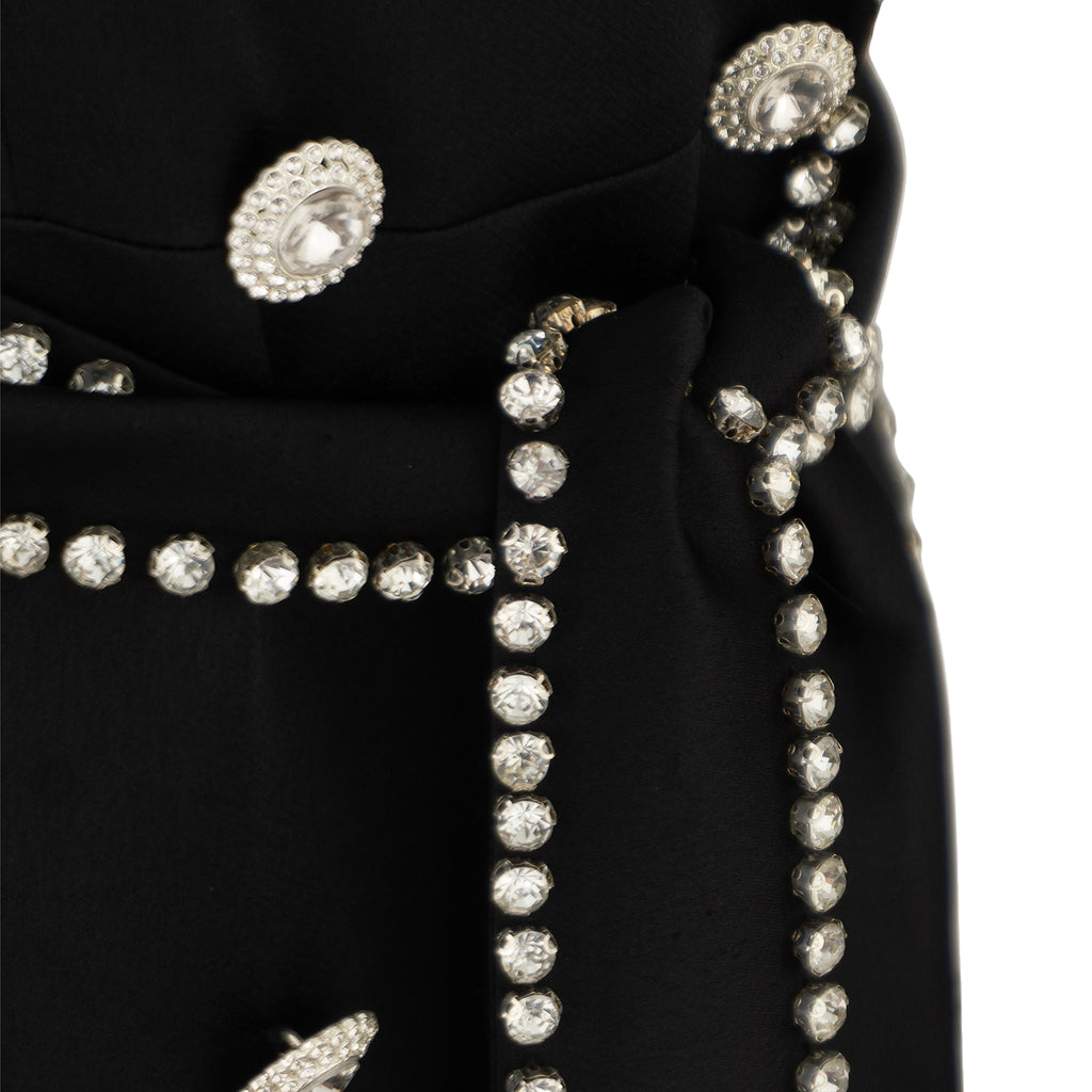 Elegant Black Sleeveless Dress with Pearl Trim — For Chic Statements